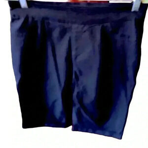 Soft Surroundings Size medium black stretch dress pull on Bermuda shorts.